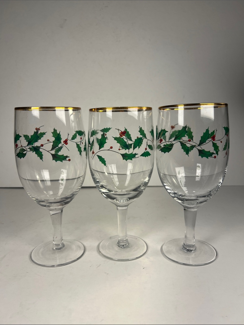 Holiday Holly Stemmed Wine Glasses with Gold Rim (Set of 3)